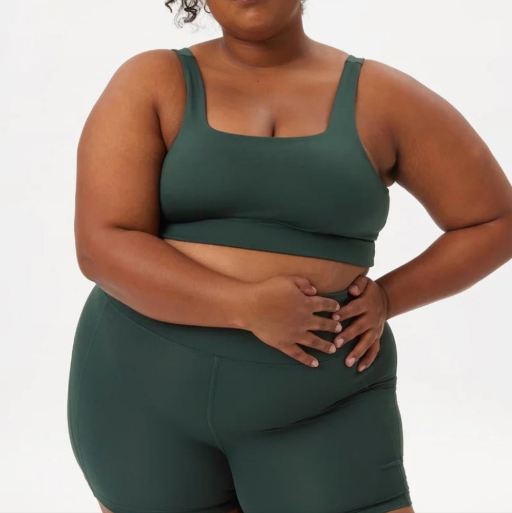 Girlfriend Collective Tommy Crop Bra in Moss